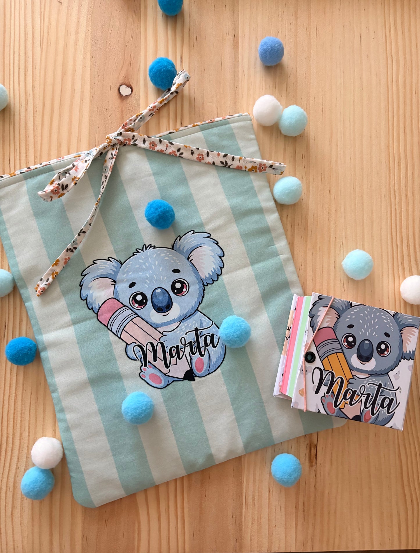 funda para Ipad 100% algodón y porta notas con diseño koala y el nombre
